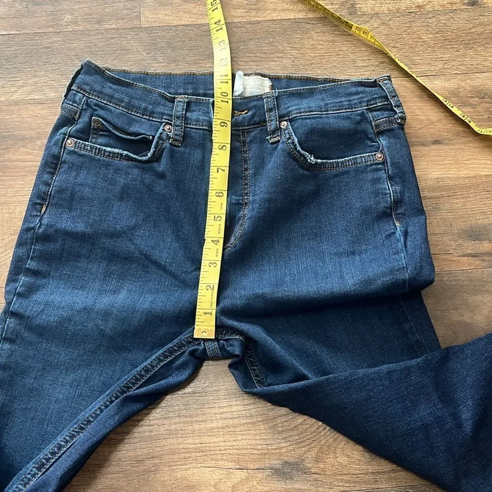 Free People skinny distressed jeans. Size 28R